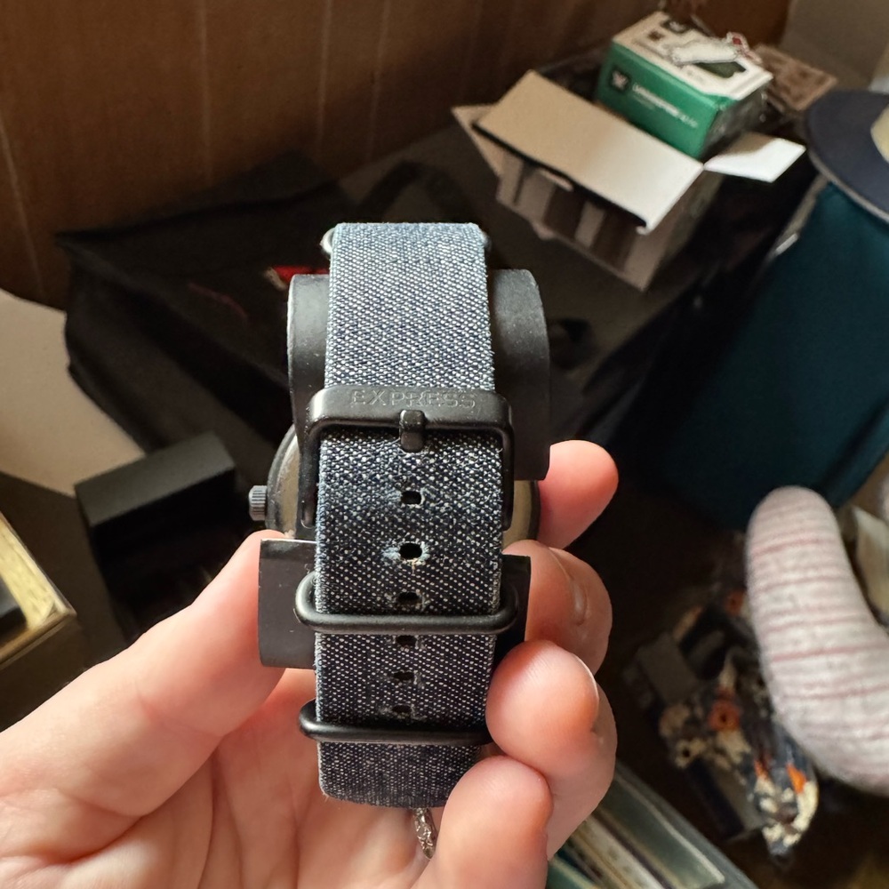 EXPRESS mens watch with extra band - Picture 8 of 13